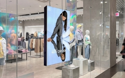  It's time to switch to digital solutions. With LED screens, your advertising becomes dynamic and eye-catching.