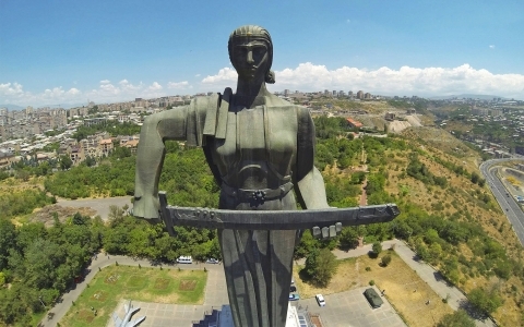 Independence Day in Armenia (918232 AMD / 1900 USD)